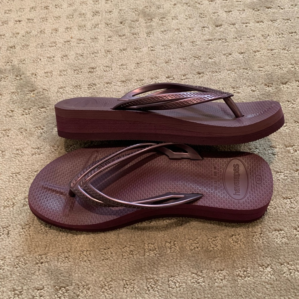 Havaianas wedge flip flops -  (**fit sizes 6.5 - 7, though made as 7.5)